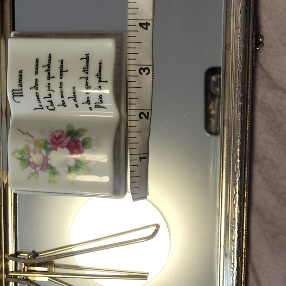 Japanese porcelain mini book on tripod stand with French verse. - Picture 12 of 12